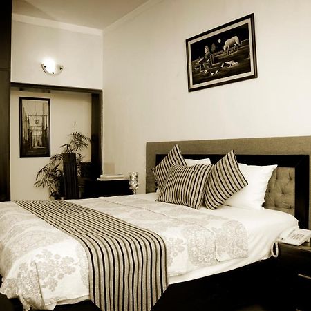 Royal Elegance Hotel Lahore Bagian luar foto