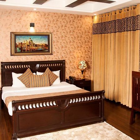 Royal Elegance Hotel Lahore Bagian luar foto