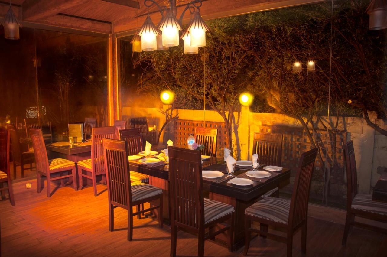 Royal Elegance Hotel Lahore Bagian luar foto