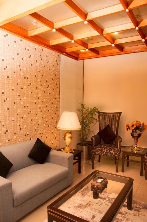 Royal Elegance Hotel Lahore Bagian luar foto