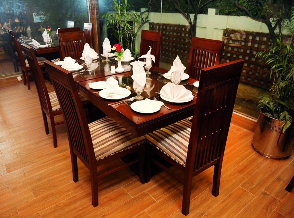 Royal Elegance Hotel Lahore Bagian luar foto
